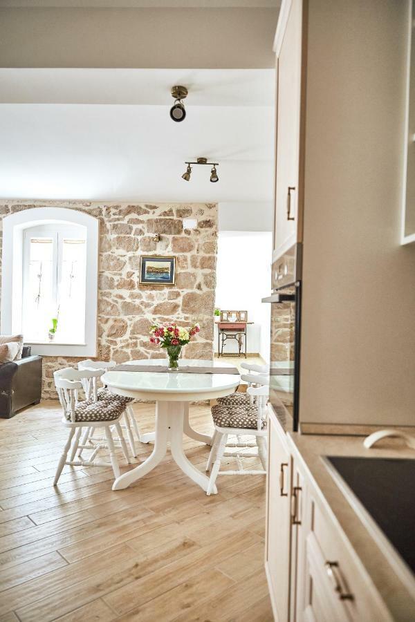 Apartment Vintage Kaštela Eksteriør billede